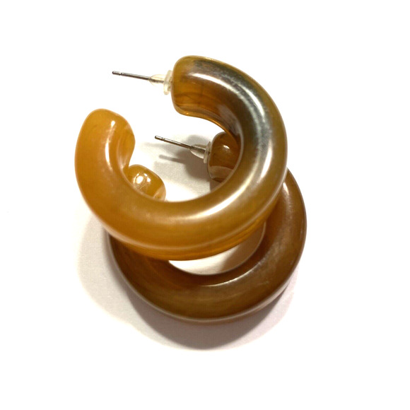 Vintage Chunky Hoop Earrings Pierced Acrylic Lucite Apple Juice Tones Faux Hoops - Picture 4 of 6